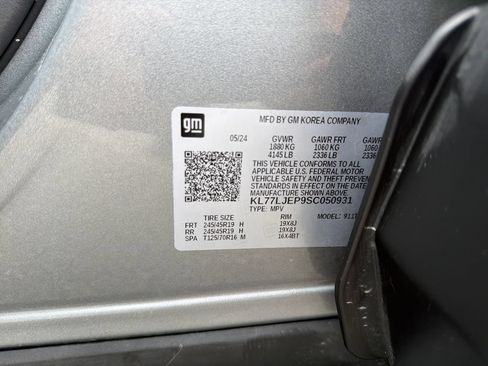 Used 2025 Chevrolet Trax RS w/ Sunroof Package FWD image 29