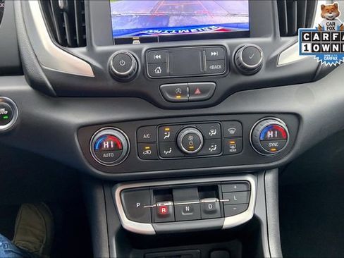 Used 2024 GMC Terrain SLT image 31
