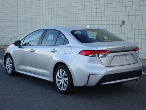 Used 2021 Toyota Corolla LE image 5