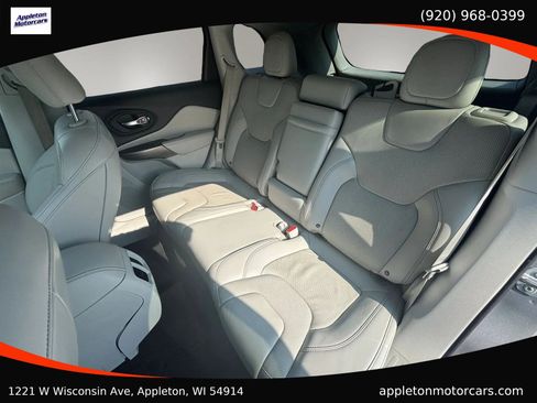 Used 2019 Jeep Cherokee Limited w/ Technology Group AWD/4WD image 29