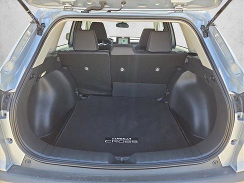 Used 2026 Toyota Corolla Cross LE FWD image 6