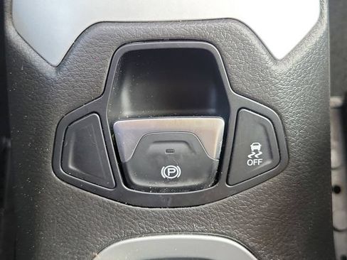 Used 2016 Jeep Renegade Latitude FWD image 32