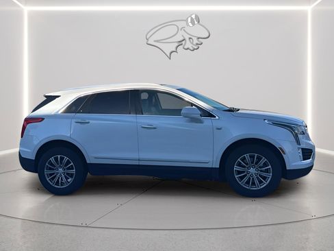 Used 2017 Cadillac XT5 Luxury w/ Driver Awareness Package image 12