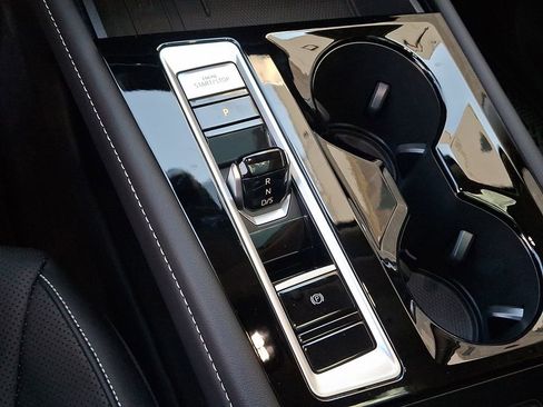 Certified 2025 Volkswagen Atlas SE w/ Panoramic Sunroof Package image 15