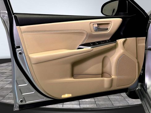 Used 2016 Toyota Camry XLE w/ Moonroof Package image 19