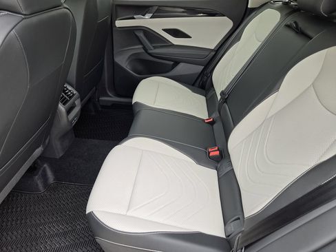 New 2026 Volkswagen Tiguan SE FWD image 27