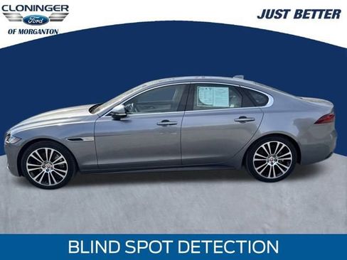 Used 2021 Jaguar XF R-Dynamic SE image 4