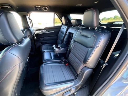 Used 2025 Ford Explorer ST-Line w/ ST-Line Street Pack AWD/4WD image 22