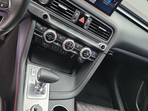 Used 2022 Genesis G70 3.3T RWD image 39