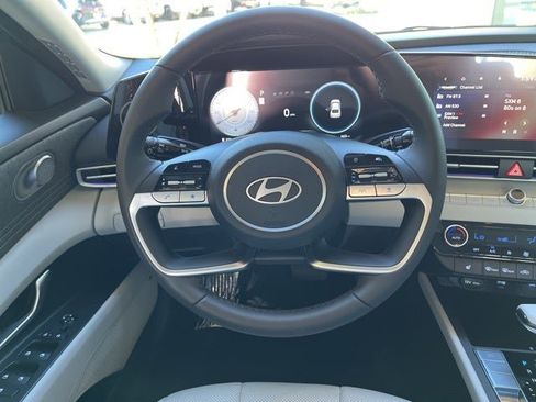 New 2025 Hyundai Elantra Limited image 18