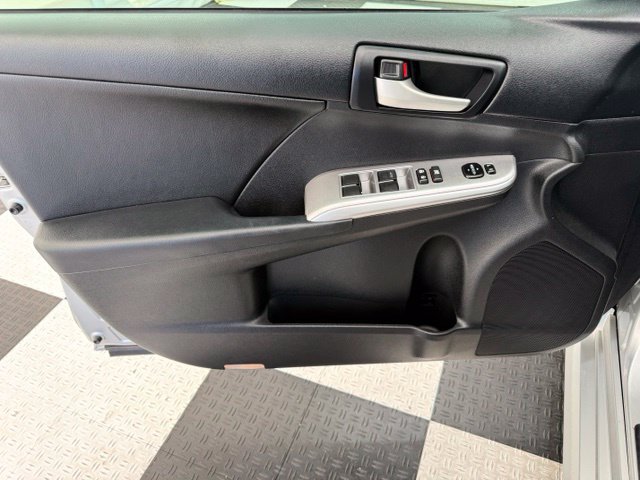 Used 2013 Toyota Camry SE FWD image 13