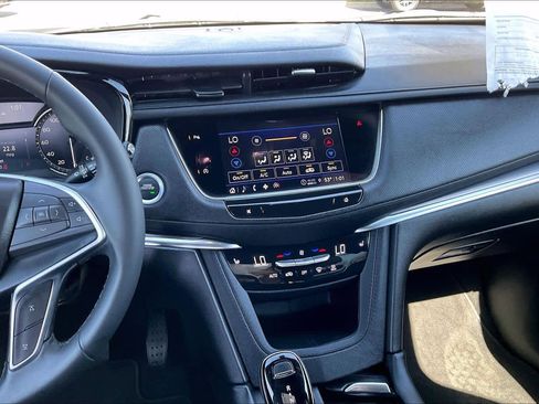 Used 2024 Cadillac XT5 Luxury image 6