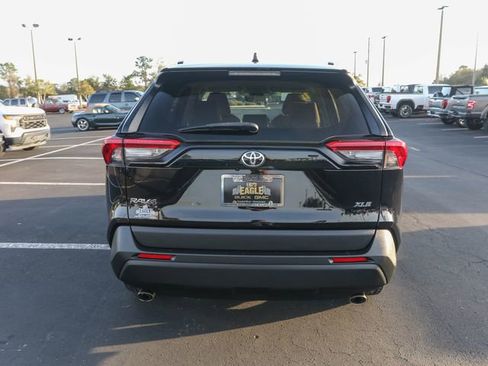 Used 2022 Toyota RAV4 XLE image 8