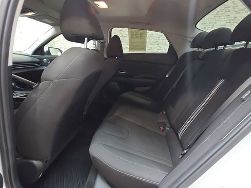 Used 2025 Hyundai Elantra SEL FWD image 14