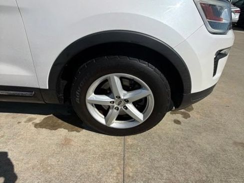 Used 2019 Ford Explorer XLT w/ Equipment Group 201A FWD image 6