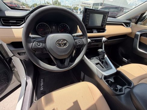 Used 2019 Toyota RAV4 LE FWD image 18