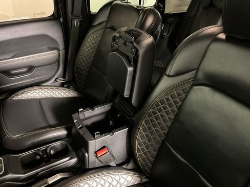 Used 2021 Jeep Wrangler Unlimited Sahara image 29