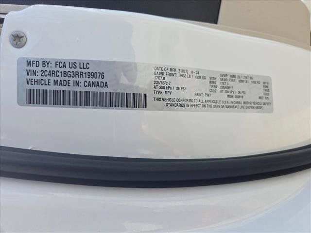 Used 2024 Chrysler Pacifica Touring-L FWD image 25