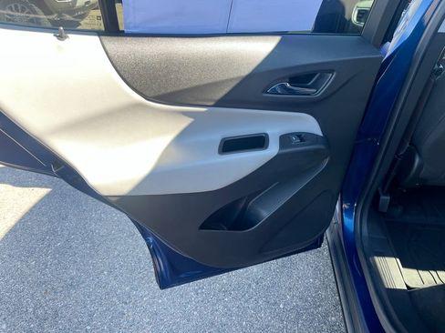 Used 2022 Chevrolet Equinox LT w/ Driver Convenience Package image 14