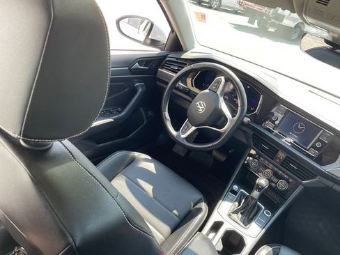 Used 2022 Volkswagen Jetta SE image 21