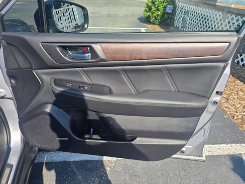 Used 2019 Subaru Outback 3.6R Limited AWD/4WD image 17