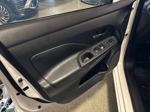 Used 2025 Nissan Versa SV FWD image 18