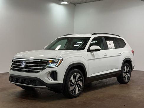 Used 2025 Volkswagen Atlas SE image 7