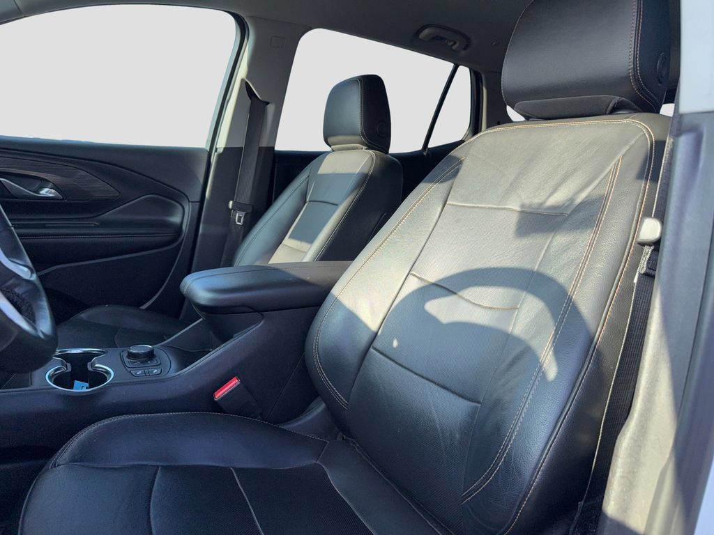Used 2024 GMC Terrain SLT AWD/4WD image 9