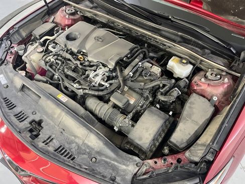 Used 2018 Toyota Camry LE image 12