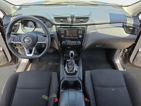 Used 2017 Nissan Rogue Sport S w/ S Appearance Package AWD/4WD image 9