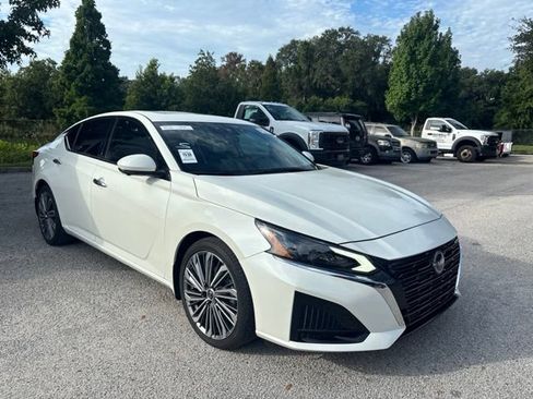 Used 2024 Nissan Altima 2.5 SL FWD image 3