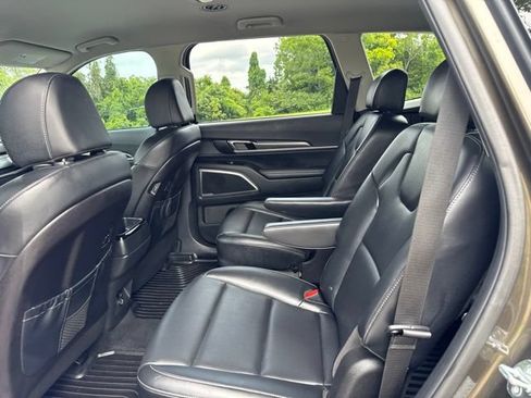 Used 2024 Kia Telluride S FWD image 15