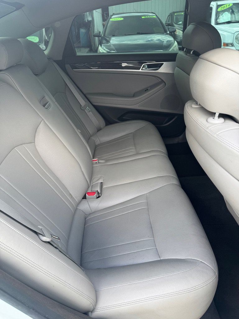 Used 2016 Hyundai Genesis 3.8 RWD image 11