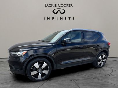 Used 2020 Volvo XC40 T4 Momentum w/ Premium Package