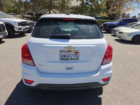 Used 2020 Chevrolet Trax LS FWD image 4