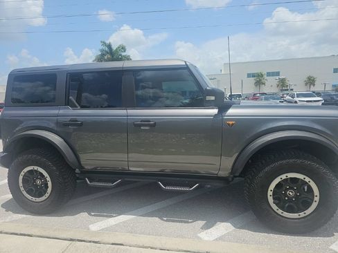Used 2023 Ford Bronco Badlands w/ Sasquatch Package AWD/4WD image 4