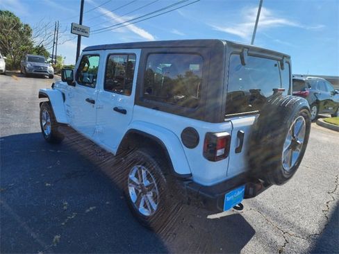 Used 2022 Jeep Wrangler Unlimited Sahara image 6