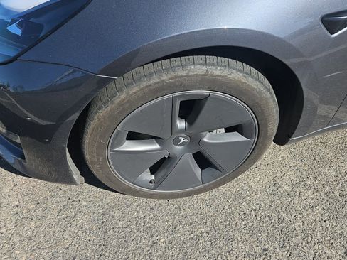 Used 2023 Tesla Model 3 Standard Range image 3