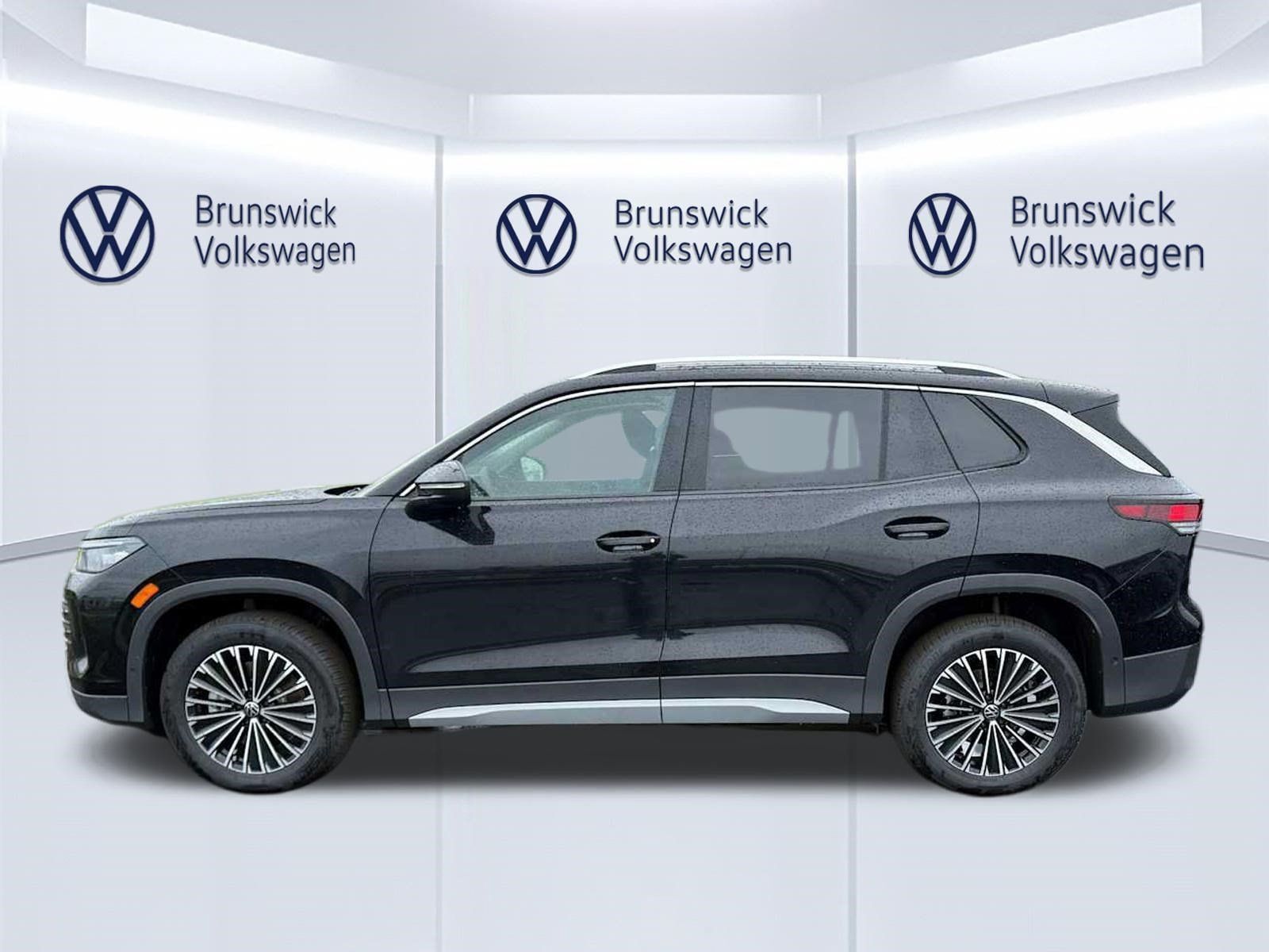 New 2026 Volkswagen Tiguan S AWD/4WD image 3