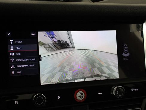 Used 2025 Porsche Macan image 17