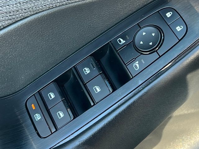Used 2023 Nissan Rogue S AWD/4WD image 13