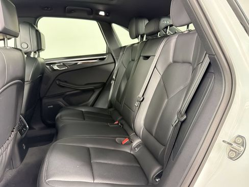 Certified 2026 Porsche Macan AWD/4WD image 24
