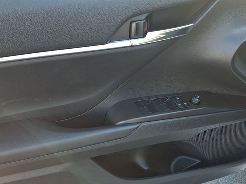 Used 2022 Toyota Camry SE image 12