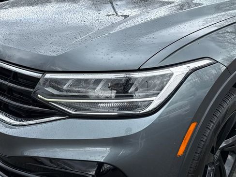 Certified 2023 Volkswagen Tiguan SE R-Line image 9