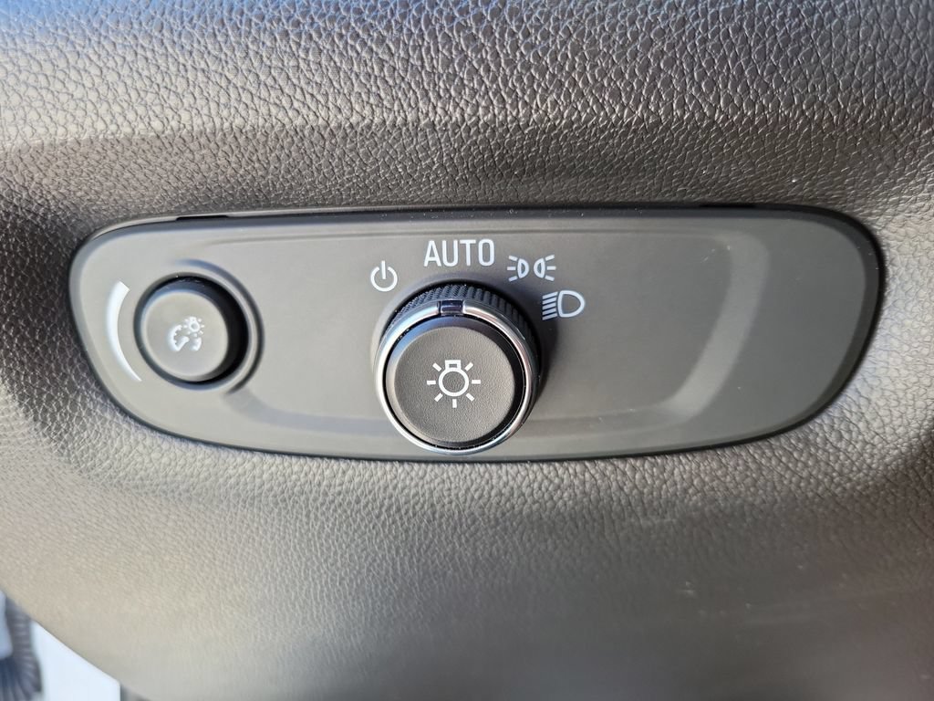 Used 2023 Chevrolet Traverse LT w/ LPO, Floor Liner Package FWD image 23