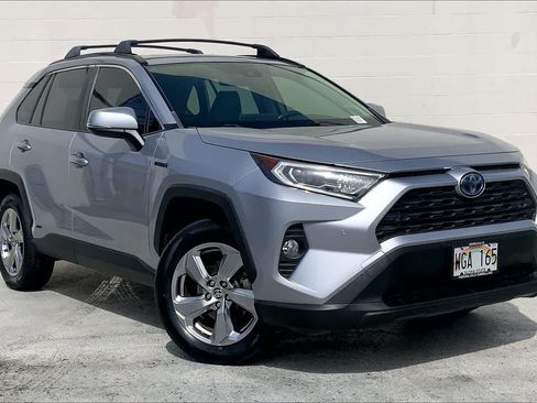 Used 2021 Toyota RAV4 XLE Premium AWD/4WD image 21