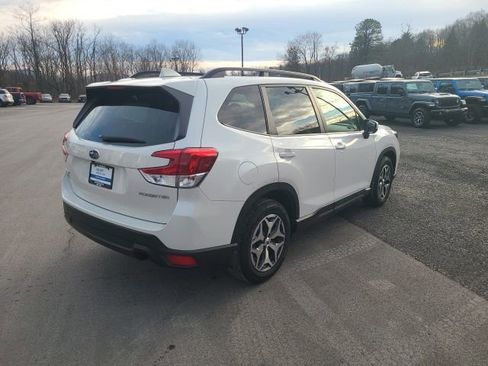 Used 2021 Subaru Forester Premium image 5