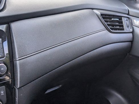 Certified 2019 Nissan Rogue SV w/ Premium Package image 26