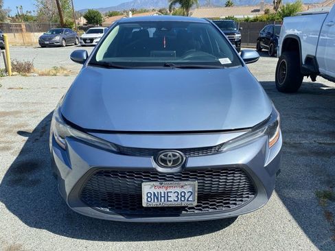Used 2020 Toyota Corolla LE w/ Carpet Mat Package (TMS) FWD image 2
