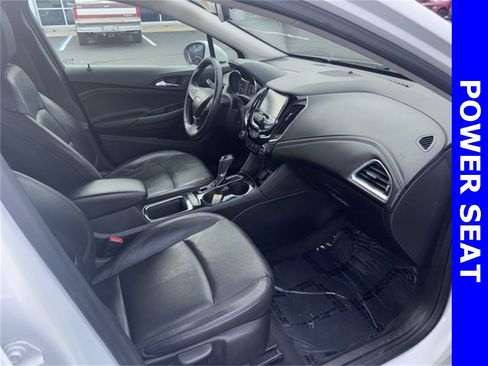 Used 2018 Chevrolet Cruze Premier image 10